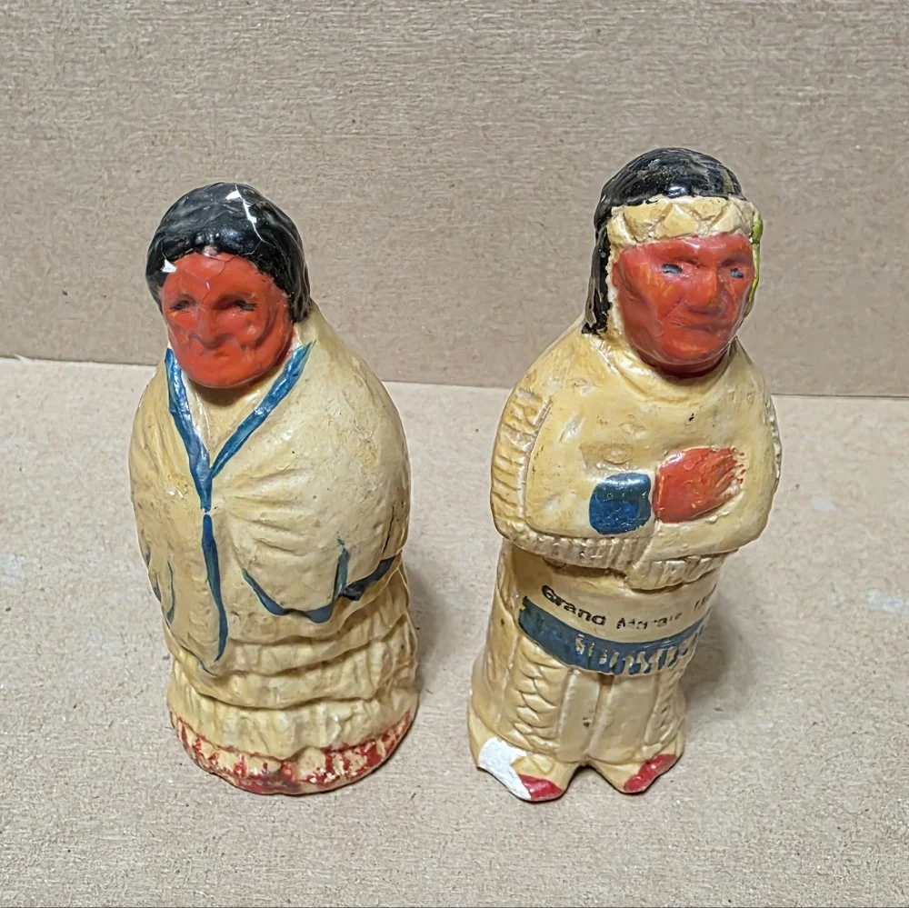 Vtg Native American Chalkware Salt Pepper Shaker Set Hand Painted #169